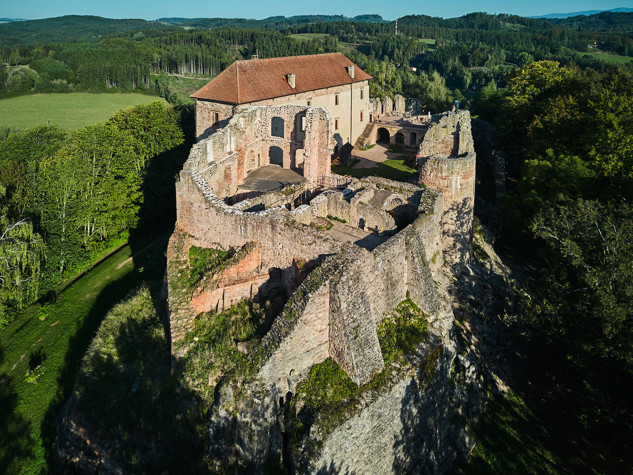 Tajuplný hrad Pecka