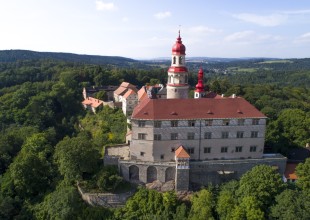 Strašidelné prohlídky s černou paní (hrané večerní prohlídky na náchodském zámku)