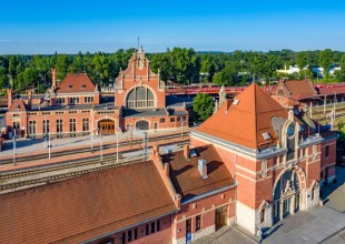 Travel by rail to castles and palaces